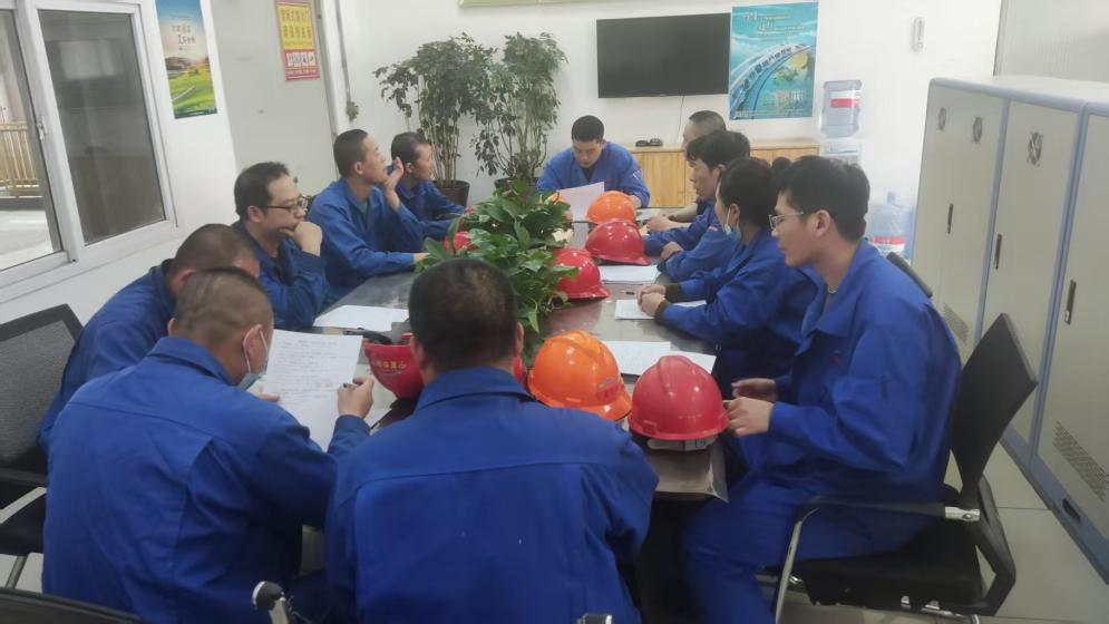 “關鍵設備新動能”系列報道——72小時春潮競速！看動力廠鐵軍為冷凍塔鍍刻鎧甲